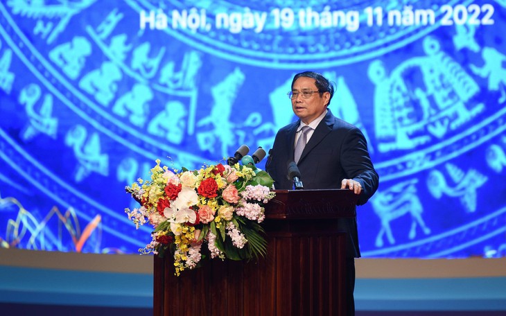 Thủ tướng: Có những thầy cô đã hiến dâng cả tuổi xuân, trở thành người cha, người mẹ thứ hai của học sinh