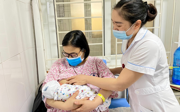 Những điều cần tránh khi nuôi con bằng sữa mẹ