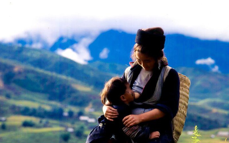 Nuôi con bằng sữa mẹ để phòng chống suy dinh dưỡng cho trẻ