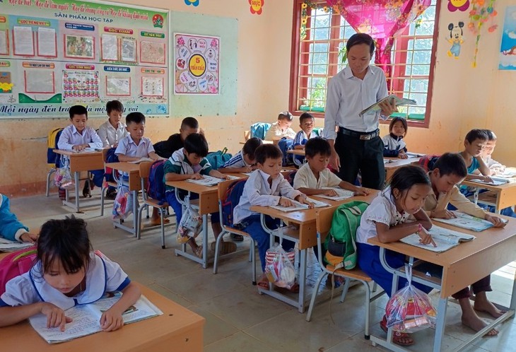 Chuyện những thầy giáo “dành cả thanh xuân” gieo chữ nơi miền sơn cước - Ảnh 2.