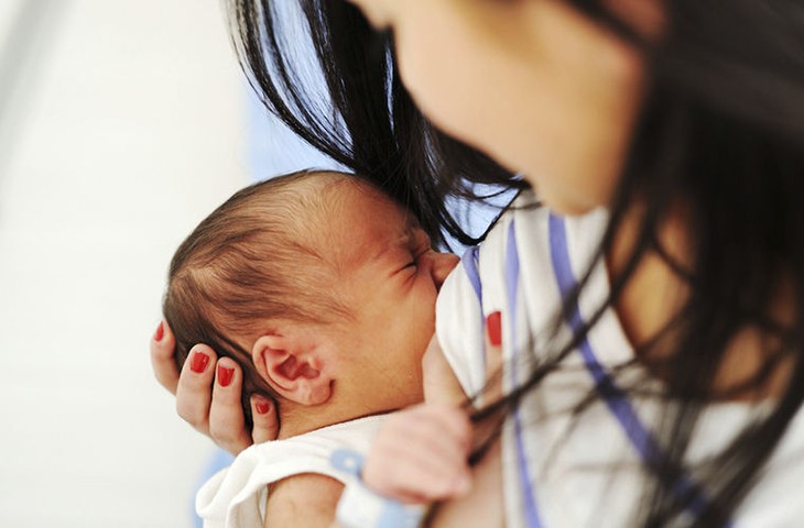 Làm gì khi trẻ không chịu bú mẹ?   - Ảnh 2.