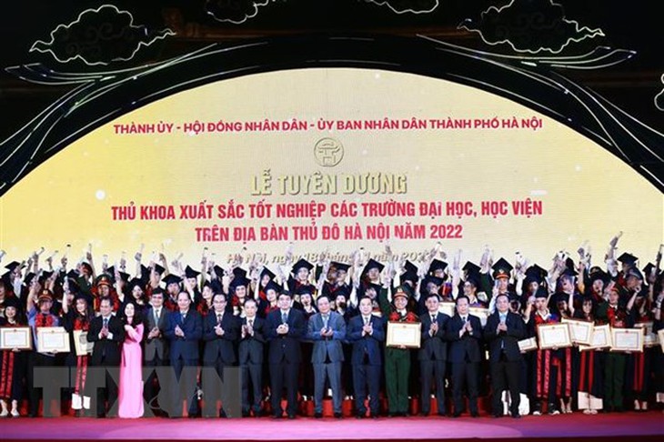 Hà Nội tuyên dương 98 thủ khoa xuất sắc tốt nghiệp các trường đại học hình ảnh 2 Ha Noi tuyen duong 98 thu khoa xuat sac tot nghiep cac truong dai hoc hinh anh 2