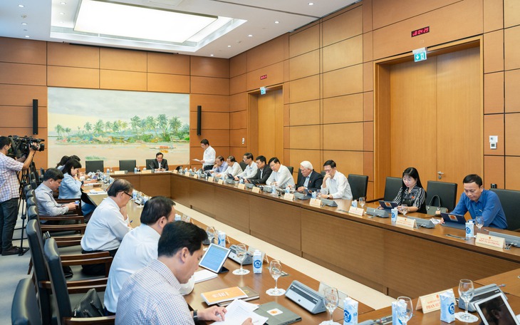 Đại biểu Quốc hội đề nghị bảo vệ đối tượng yếu thế trong các giao dịch điện tử