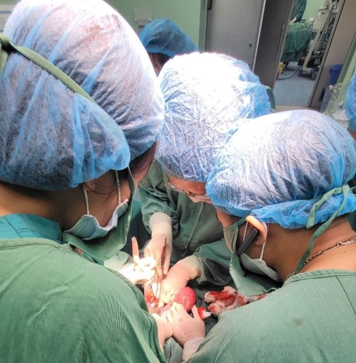 Bảo tồn thành công tử cung cho sản phụ trẻ có chửa tại vết mổ - Ảnh 1. Bảo tồn thành công tử cung cho sản phụ trẻ có chửa tại vết mổ - Ảnh 1.