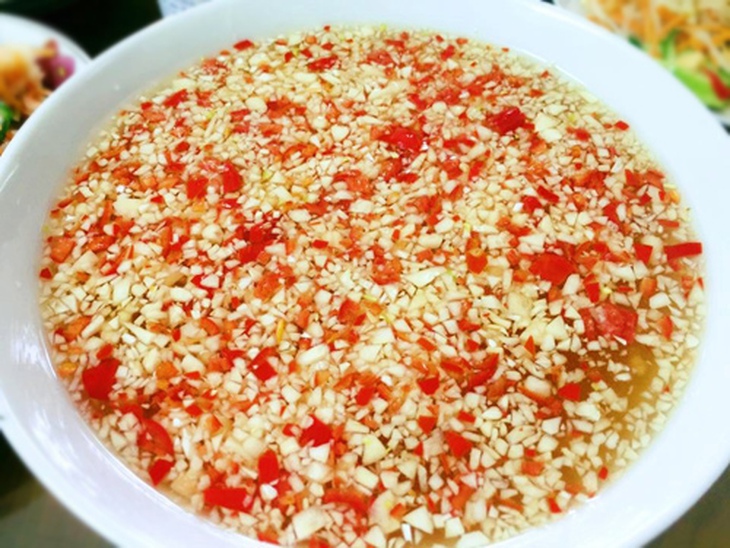 Cách pha nước mắm tỏi ớt đẹp mắt đúng điệu nhà hàng, để ăn dần được cả tháng mà nhiều người chưa biết - Ảnh 5. Cách pha nước mắm tỏi ớt đẹp mắt đúng điệu nhà hàng, để ăn dần được cả tháng mà nhiều người chưa biết - Ảnh 5.