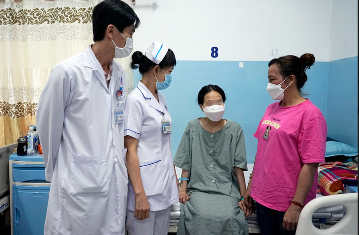 Mang khối u buồng trứng nặng 22kg, nữ du học sinh về nước cấp cứu - Ảnh 1. Mang khối u buồng trứng nặng 22kg, nữ du học sinh về nước cấp cứu - Ảnh 1.