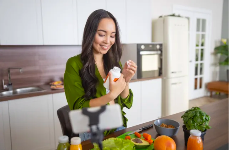 "Điểm mặt" những thực phẩm chức năng không nên dùng vào buổi tối - Ảnh 2.