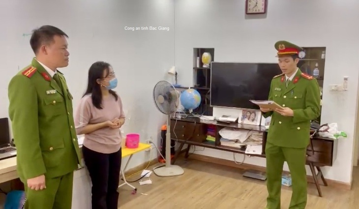 Khởi tố Tổng Giám đốc doanh nghiệp buôn bán 'tem giả' - Ảnh 1. Khởi tố Tổng Giám đốc doanh nghiệp buôn bán 'tem giả' - Ảnh 1.