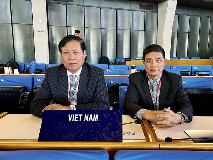 Thứ trưởng Bộ Y tế Đỗ Xuân Tuyên và đoàn Việt Nam tham dự hội nghị lần thứ 45 Đại hội đồng Codex quốc tế - Ảnh 1. Thứ trưởng Bộ Y tế Đỗ Xuân Tuyên và đoàn Việt Nam tham dự hội nghị lần thứ 45 Đại hội đồng Codex quốc tế - Ảnh 1.