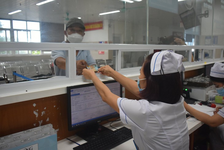 Người dân hưởng lợi từ việc sử dụng CCCD gắn chip và khám chữa bệnh BHYT - Ảnh 1.