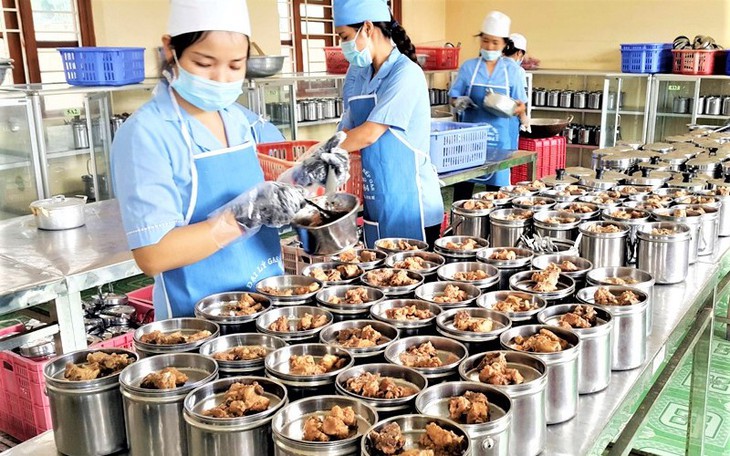 Ngành giáo dục siết chặt ATTP trường học sau vụ ngộ độc tại Trường Ischool Nha Trang
