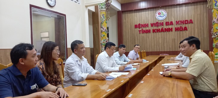 Đoàn Bộ Y tế trực tiếp khám bệnh vụ ngộ độc tập thể ở Nha Trang, bệnh nhân điều trị đúng phác đồ - Ảnh 3.