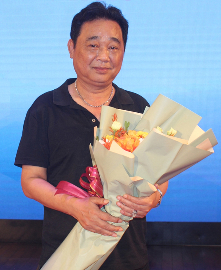 "Ngọc hoàng" Quốc Khánh: 44 năm thăng hoa cho nghề nhưng thiếu bàn tay của người vợ đảm - Ảnh 2. "Ngọc hoàng" Quốc Khánh: 44 năm thăng hoa cho nghề nhưng thiếu bàn tay của người vợ đảm - Ảnh 2.