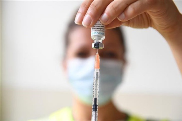 Anh: Vaccine phòng bệnh đậu mùa khỉ đạt hiệu quả 78% - Ảnh 1. Anh: Vaccine phòng bệnh đậu mùa khỉ đạt hiệu quả 78% - Ảnh 1.
