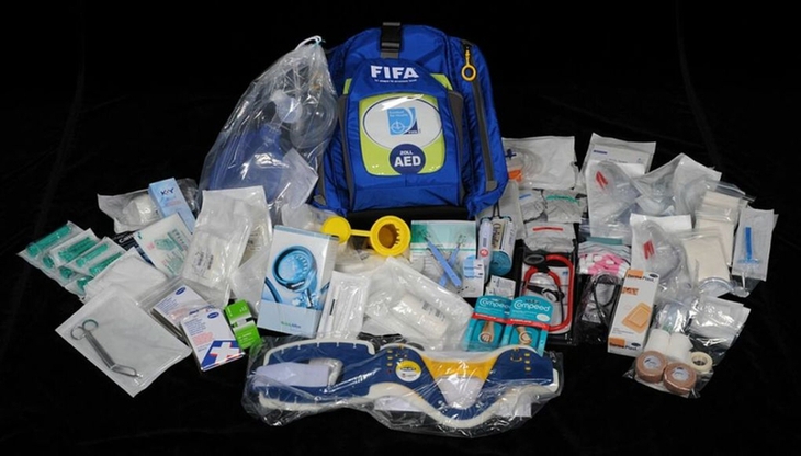 Túi y tế khẩn cấp của bác sĩ ở World Cup có những gì? - Ảnh 2.