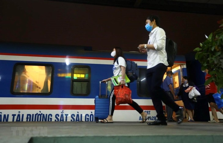 Những lưu ý cần biết khi đi tàu Tết Quý Mão 2023 để về nhà suôn sẻ - Ảnh 1. Những lưu ý cần biết khi đi tàu Tết Quý Mão 2023 để về nhà suôn sẻ - Ảnh 1.
