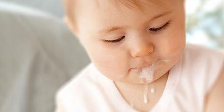 Nguyên nhân gây nôn trớ ở trẻ và cách xử trí - Ảnh 2.