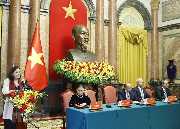 Chủ tịch nước tiếp đại biểu dự Đại hội Hội đồng Hòa bình thế giới - Ảnh 13.