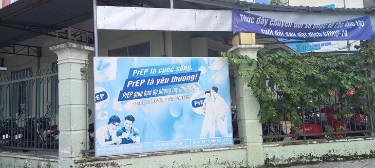 Khánh Hòa: Tăng cường phát hiện mới người nhiễm HIV và kết nối điều trị HIV - Ảnh 2.