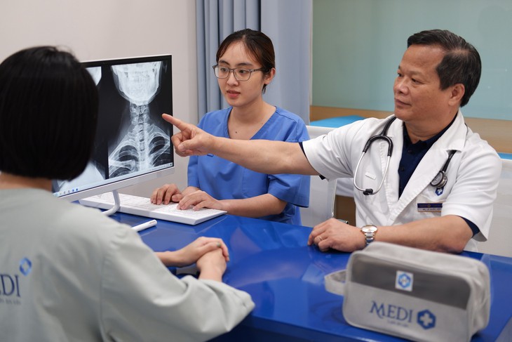 Hiểm họa tự chữa xương khớp, càng chữa càng đau - Ảnh 3.