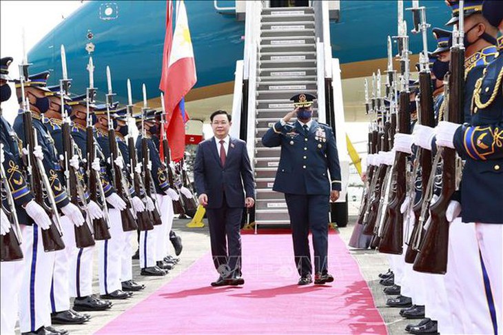 Chủ tịch Quốc hội Vương Đình Huệ hội đàm với Chủ tịch Hạ viện Philippines - Ảnh 3. Chủ tịch Quốc hội Vương Đình Huệ hội đàm với Chủ tịch Hạ viện Philippines - Ảnh 3.