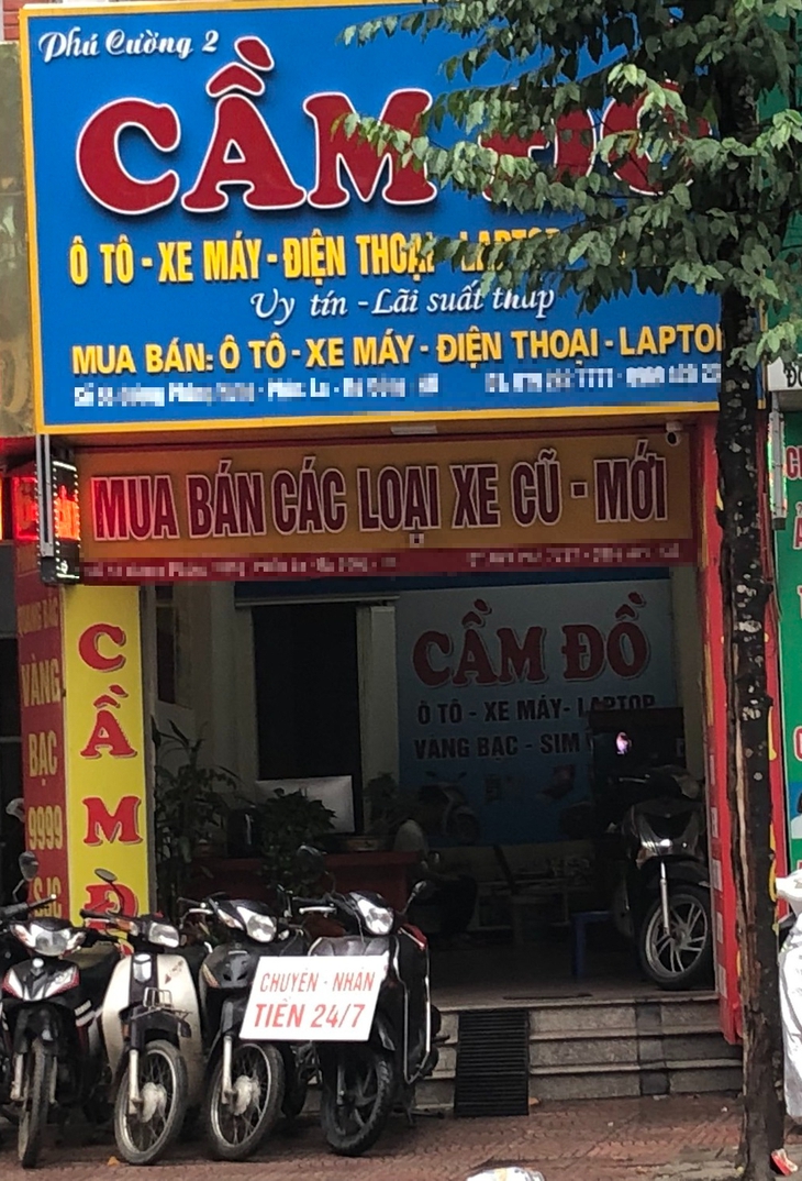Mới đầu mùa World Cup, nhiều cửa hiệu cầm đồ đã trật cứng 'đồ cầm' - Ảnh 2.