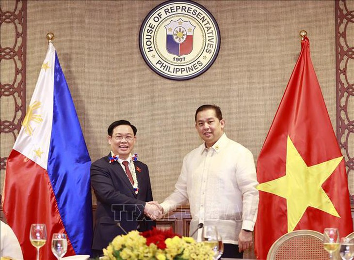Chủ tịch Quốc hội Vương Đình Huệ hội đàm với Chủ tịch Hạ viện Philippines - Ảnh 1. Chủ tịch Quốc hội Vương Đình Huệ hội đàm với Chủ tịch Hạ viện Philippines - Ảnh 1.
