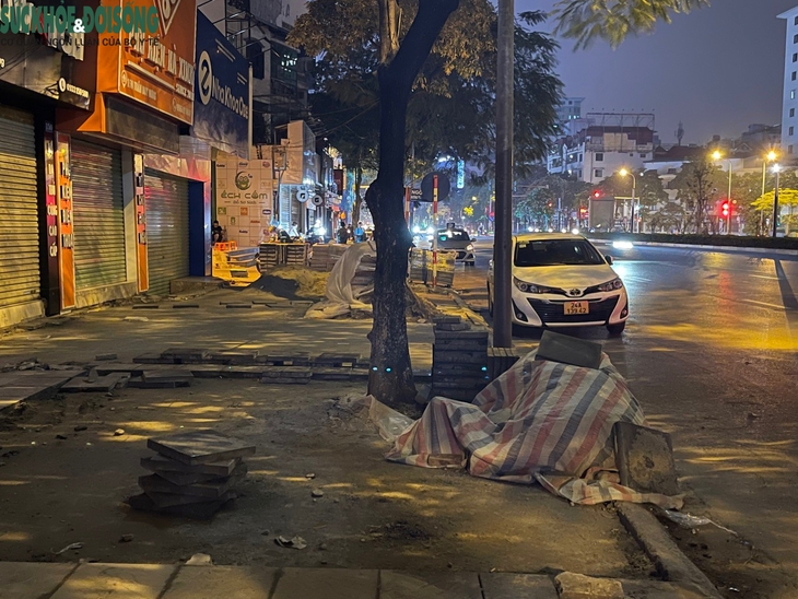 Cải tạo vỉa hè Hà Nội: An toàn giao thông có được đảm bảo? - Ảnh 5.