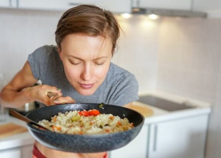 10 sai lầm thường gặp về an toàn thực phẩm làm tăng nguy cơ ngộ độc - Ảnh 4.