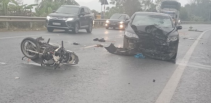 Va chạm với ô tô trên đường Hoà Lạc - Hoà Bình, người đàn ông đi xe máy tử vong - Ảnh 1. Va chạm với ô tô trên đường Hoà Lạc - Hoà Bình, người đàn ông đi xe máy tử vong - Ảnh 1.