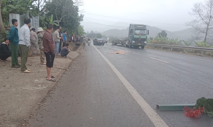Va chạm với ô tô trên đường Hoà Lạc - Hoà Bình, người đàn ông đi xe máy tử vong - Ảnh 4. Va chạm với ô tô trên đường Hoà Lạc - Hoà Bình, người đàn ông đi xe máy tử vong - Ảnh 4.