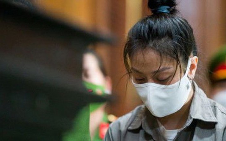 'Dì ghẻ' Nguyễn Võ Quỳnh Trang bật khóc tại phiên toà, thừa nhận hành vi bạo hành con gái riêng của người tình