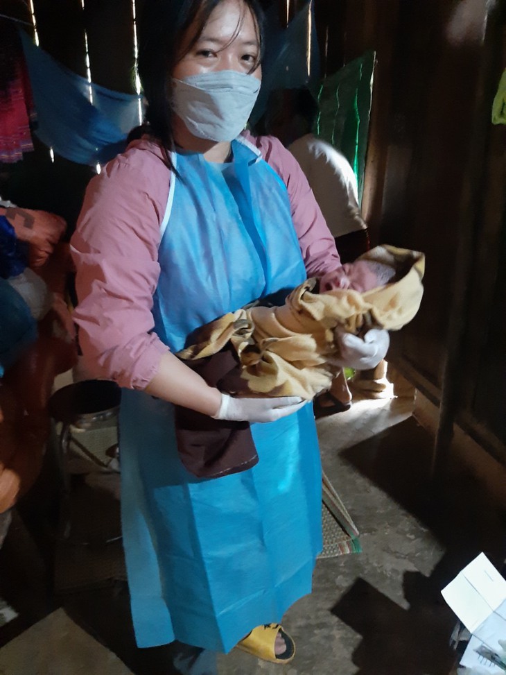Đội ngũ cô đỡ thôn bản góp phần giảm tử vong mẹ và con vùng dân tộc thiểu số - Ảnh 2.