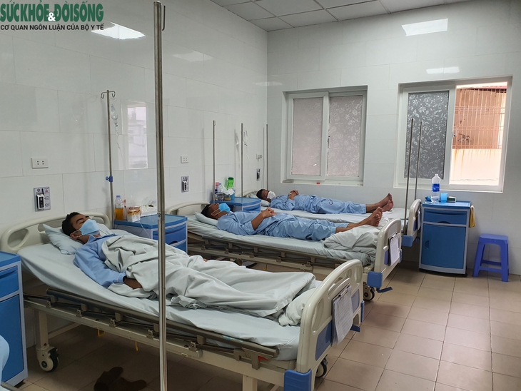 Sốt xuất huyết vào cao điểm, cảnh báo khi tự điều trị tại nhà - Ảnh 5. Sốt xuất huyết vào cao điểm, cảnh báo khi tự điều trị tại nhà - Ảnh 5.