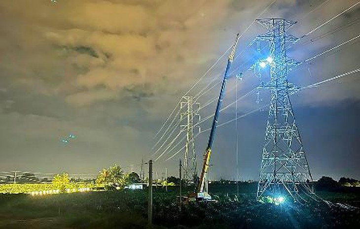 photo-1669343638525