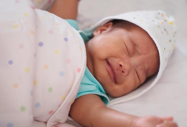Con vặn mình đỏ mặt, ngủ không sâu giấc: mẹ phải làm sao? - Ảnh 1. Con vặn mình đỏ mặt, ngủ không sâu giấc: mẹ phải làm sao? - Ảnh 1.