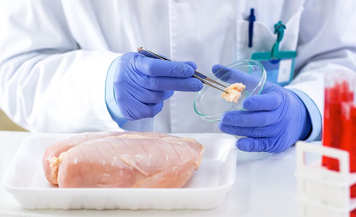 Thêm một vụ nghi ngộ độc thực phẩm tại trường học: Buồn và lo! - Ảnh 1.