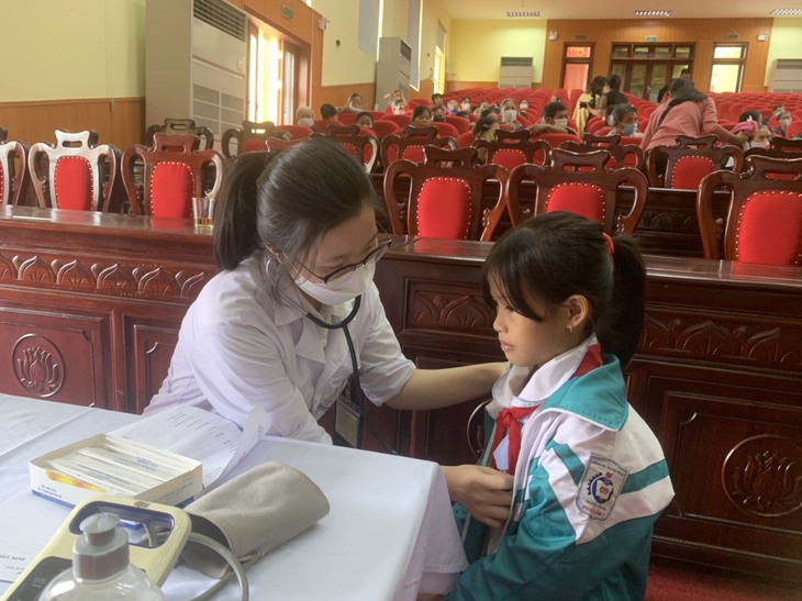 Hơn 350 người nghèo ở Bắc Ninh được KCB miễn phí - Ảnh 5. Hơn 350 người nghèo ở Bắc Ninh được KCB miễn phí - Ảnh 5.