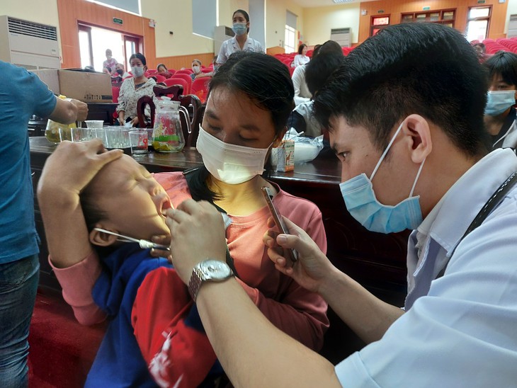 Hơn 350 người nghèo ở Bắc Ninh được KCB miễn phí - Ảnh 4. Hơn 350 người nghèo ở Bắc Ninh được KCB miễn phí - Ảnh 4.