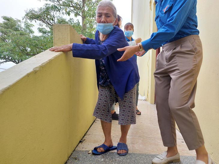 Hơn 350 người nghèo ở Bắc Ninh được KCB miễn phí - Ảnh 2. Hơn 350 người nghèo ở Bắc Ninh được KCB miễn phí - Ảnh 2.