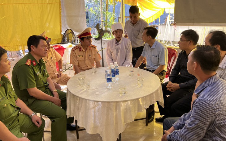 Thăm hỏi gia đình 3 mẹ con tử vong thương tâm tại Huế
