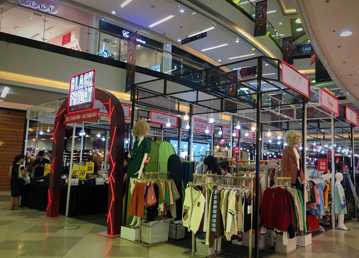 Những mẹo tránh mất tiền oan trong cơn cuồng mua sắm Black Friday 2022 - Ảnh 2.