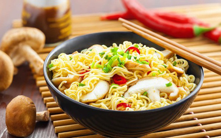 Mì ăn liền, người thích kẻ sợ: Chuyên gia dinh dưỡng hướng dẫn cách chế biến mì gói an toàn