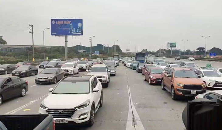 Bộ GTVT lập Ban chỉ đạo phục vụ nhu cầu đi lại của người dân và vận chuyển hàng hóa dịp Tết - Ảnh 1.