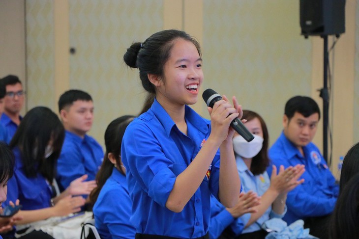Chủ tịch tỉnh Bình Dương đối thoại với thanh niên: Kiên định với mục tiêu và phát huy tinh thần xung kích, cống hiến, có ước mơ, hoài bão - Ảnh 2.