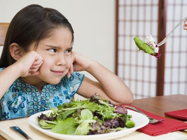 4 sai lầm phổ biến khiến trẻ bị táo bón kéo dài - Ảnh 2.