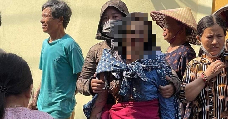 Vụ 3 con gái mang xăng đốt nhà mẹ đẻ ở Hưng Yên: Người mẹ vừa được phẫu thuật