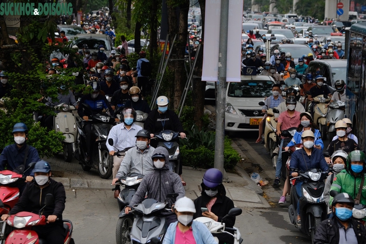 Phương tiện cá nhân tăng chóng mặt, Hà Nội thêm 10 ‘điểm đen’ ùn tắc giao thông - Ảnh 4. Phương tiện cá nhân tăng chóng mặt, Hà Nội thêm 10 ‘điểm đen’ ùn tắc giao thông - Ảnh 4.