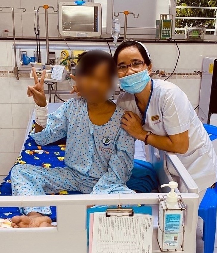 Lọc máu liên tục 6 chu kỳ cứu sống bé trai 13 mắc hội chứng rối loạn chức năng đa cơ quan - Ảnh 1.