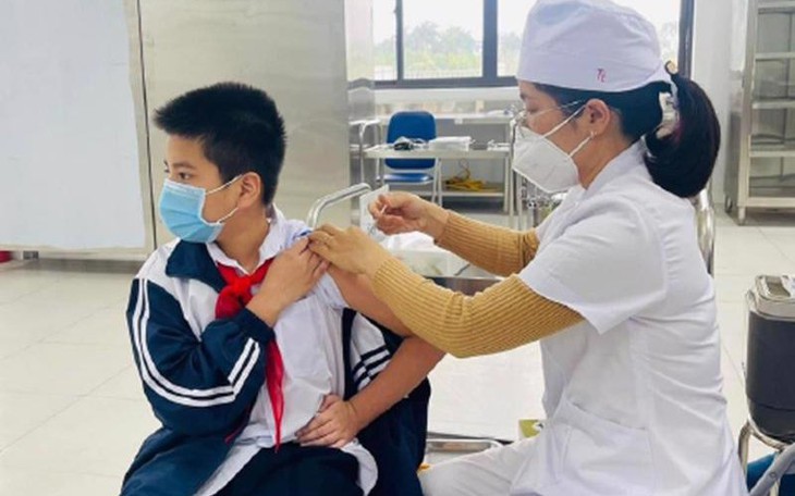 Tiêm vaccine COVID-19 cho học sinh tại nhiều nơi thấp, chậm: Bộ GD&ĐT ra văn bản tăng cường phối hợp